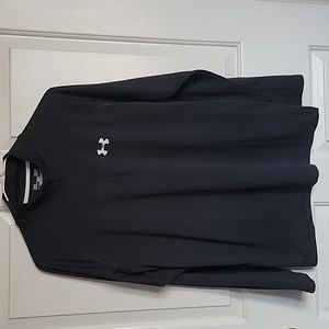 Under Armour men's small, loose heatgear, black, long sleeved shirt.
